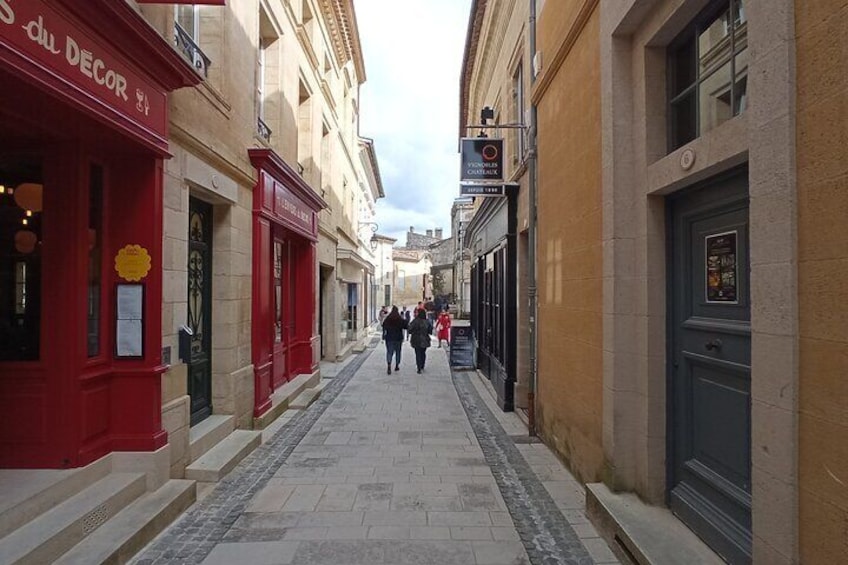 St Emilion Outdoor Escape Game in the Footsteps of Isaac Newton