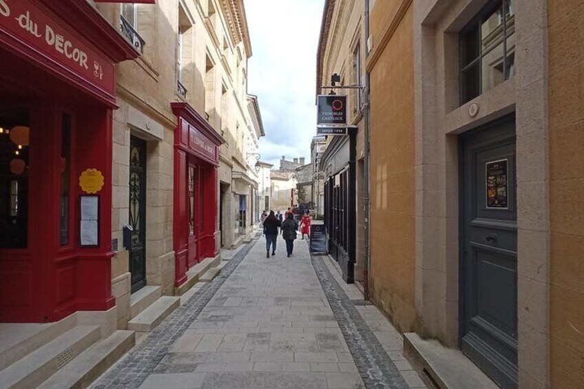 St Emilion Outdoor Escape Game in the Footsteps of Isaac Newton