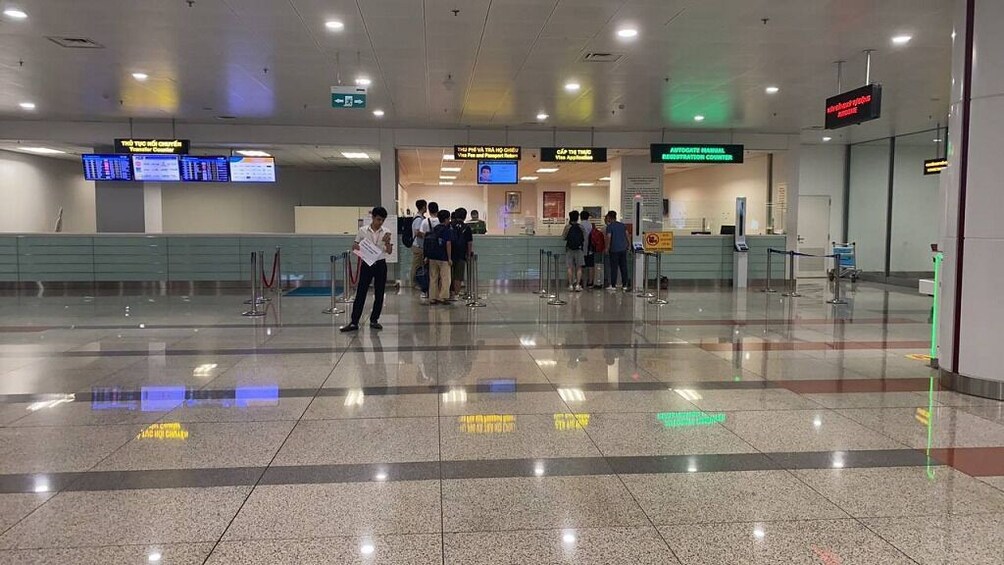 Vietnam: Tan Son Nhat (SGN) International Airport Fast Track Service