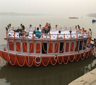 Varanasi: paseo en barco Maharaja y cena