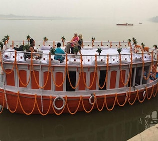 Varanasi: giro in barca Maharaja e cena