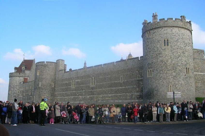Windsor Castle, Bath and Stonehenge Tour