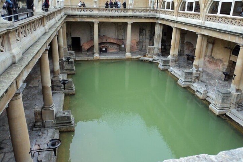 Windsor Castle, Bath and Stonehenge Tour