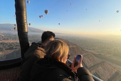 Teotihuacán Mexico balloon flight, breakfast and transport