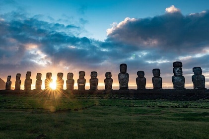 Private Sunrise Tour at 15 Moai Tongariki Park