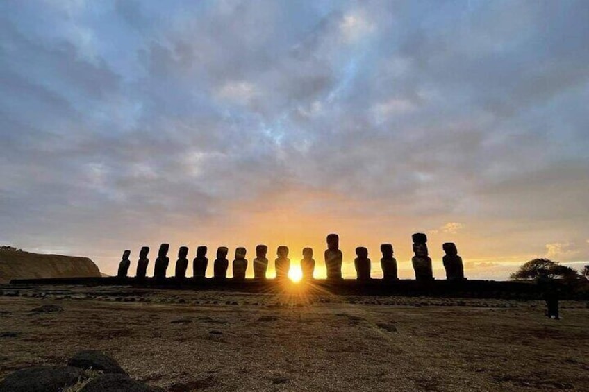 Private Sunrise Tour at 15 Moai Tongariki Park