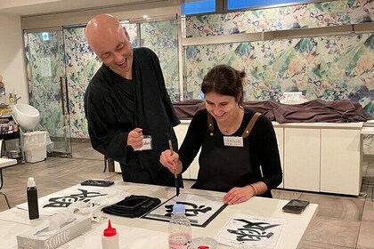 Expérience de calligraphie japonaise à Osaka