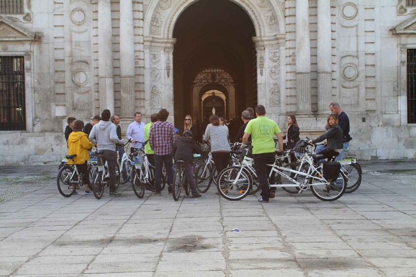 Picture 1 for Activity Seville: Historic Center Bike Tour