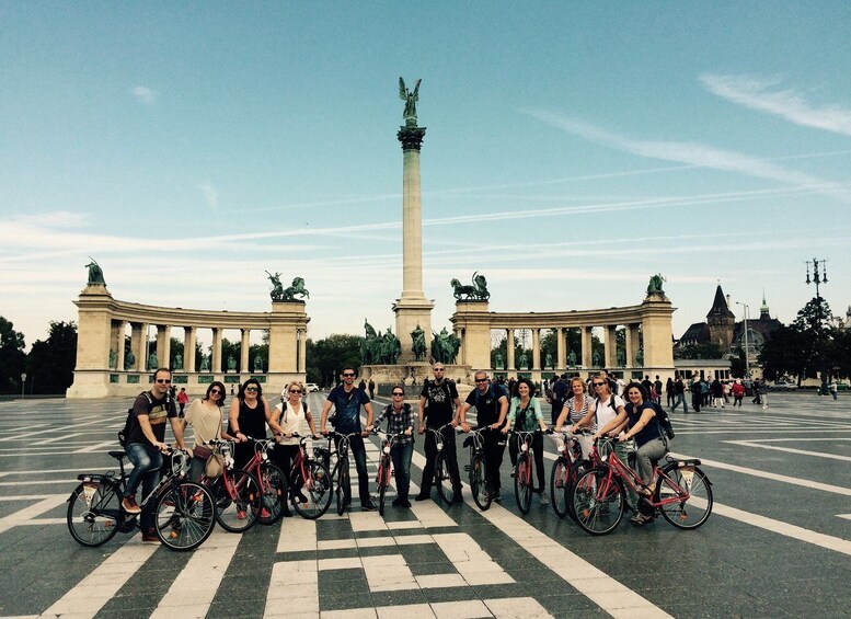 Budapest: Guided Bike Tour