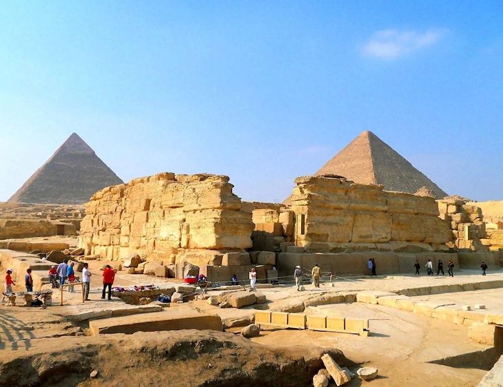 From Alexandria Port: Cairo, Pyramids, Museum & Bazaar Tour