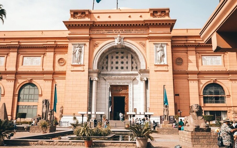 From Alexandria Port: Cairo, Pyramids, Museum & Bazaar Tour