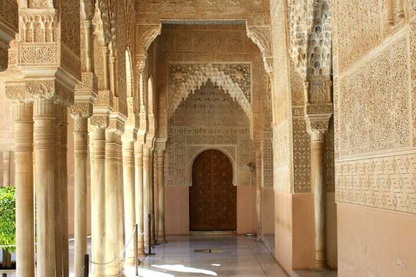 Alhambra & Nasrid Palaces: Skip-the-line Ticket & Private Guide