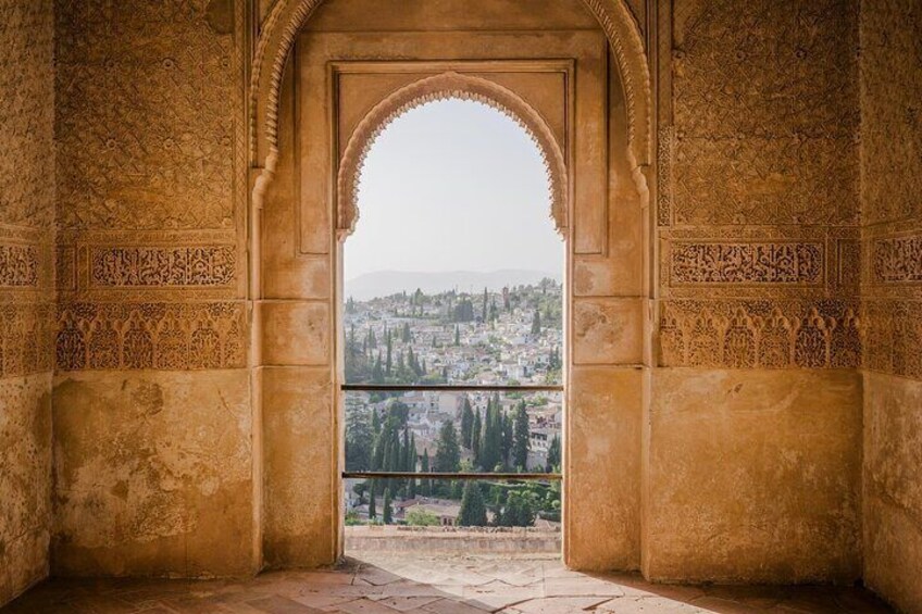 Alhambra & Nasrid Palaces: Skip-the-line Ticket & Private Guide