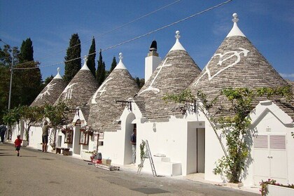 From Bari: Full day tour to Polignano a Mare and Alberobello