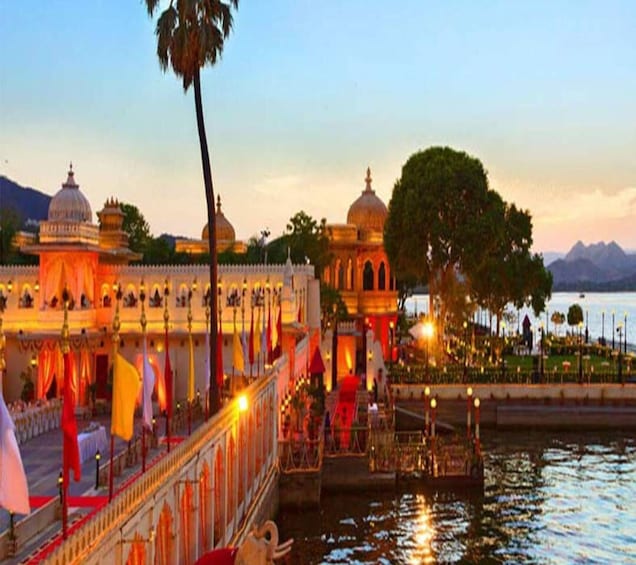 Picture 2 for Activity Lake Pichola: Evening Boat ride with Private Transfers