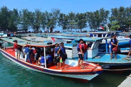 Private Tour History, Local Food and Snorkelling Whole Island