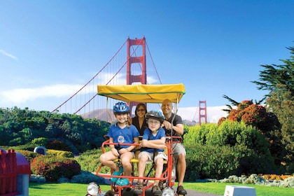 San Francisco: Marina Waterfront Surrey Bike Rental