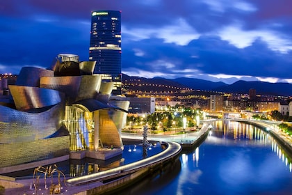 Bilbao: tour privado a pie por la noche