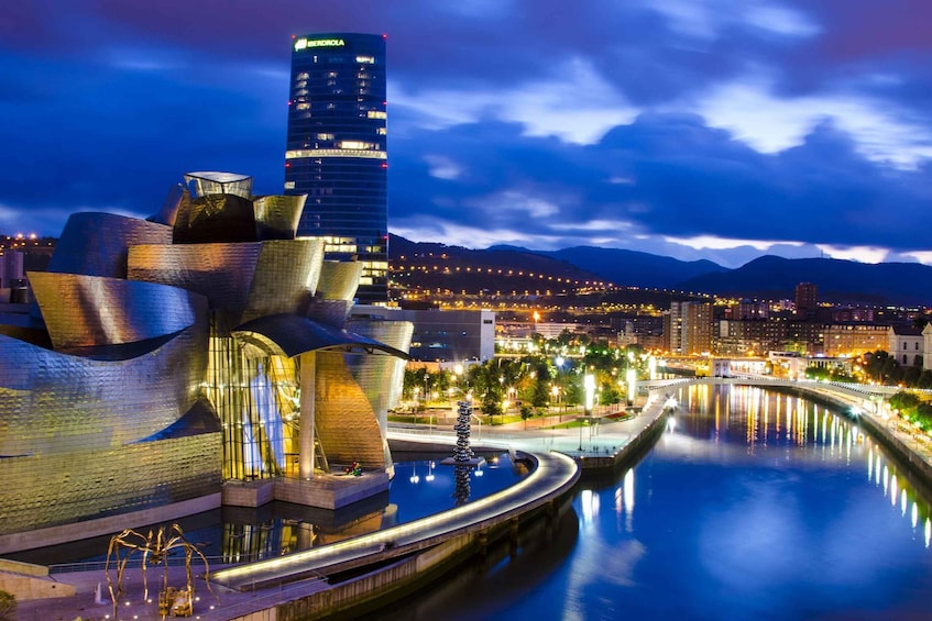 Bilbao: Private Night Walking Tour