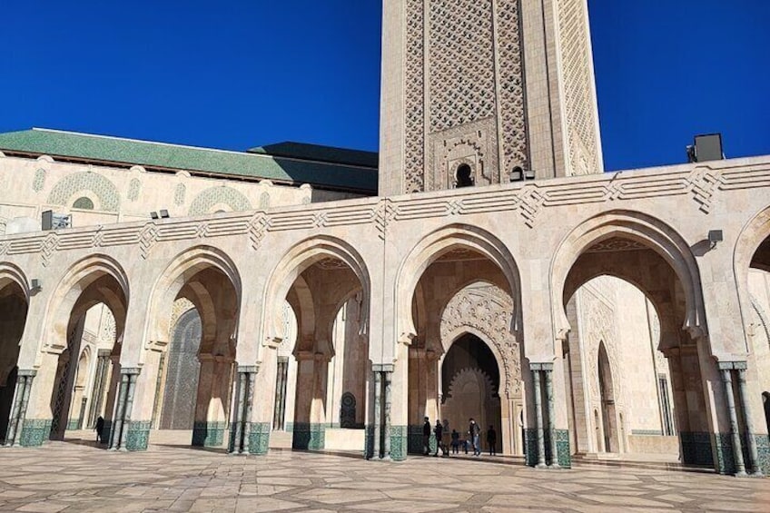 Casablanca Private tour with lunch & Traditional dance show