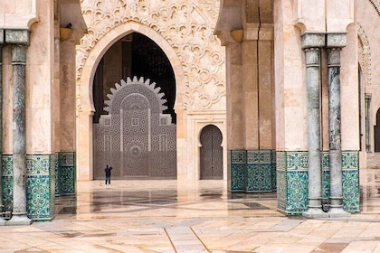 Private Guided Tour of Casablanca Including Mosque Entrance