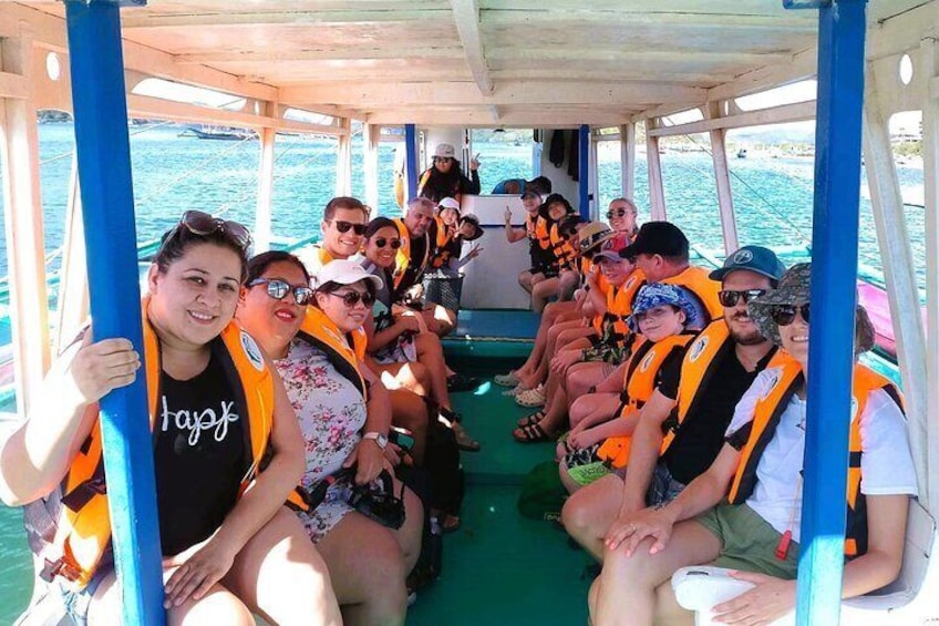 Coron Island Escapade Group Tour with Island Lunch