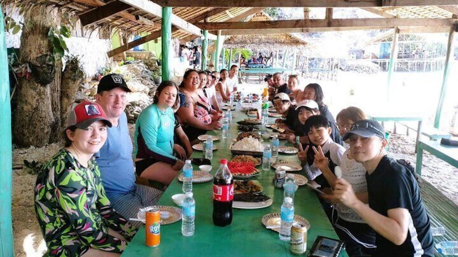 Coron Island Escapade Group Tour with Island Lunch