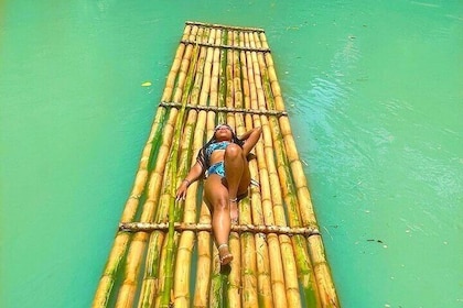 Private Martha Brae Bamboo Rafting Tour with Private Transfer