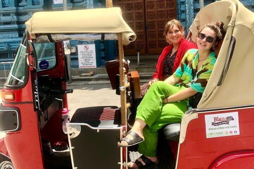 Explore Colombo by Tuk Tuk Morning & evening (Private Tours)