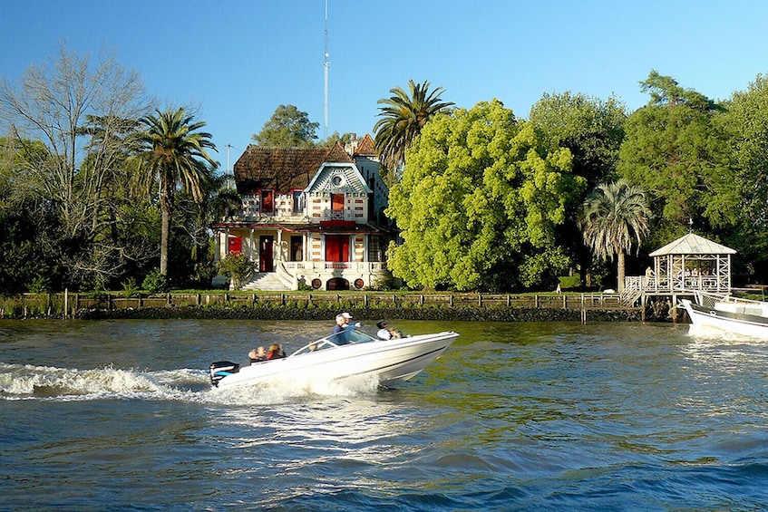 Tigre and Delta Full Day Tour with lunch in Tigre and return sailing