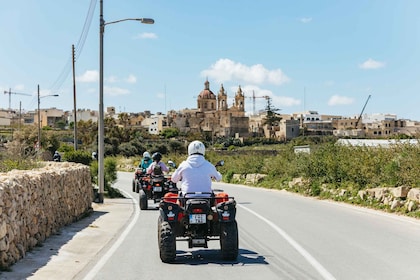 Da Malta: tour in quad di un'intera giornata a Gozo con pranzo e giro in ba...