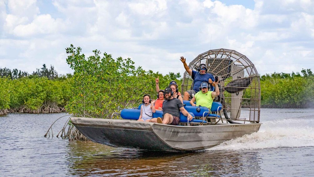 Everglades: Mangrove Maze Airboat Tour and Boardwalk