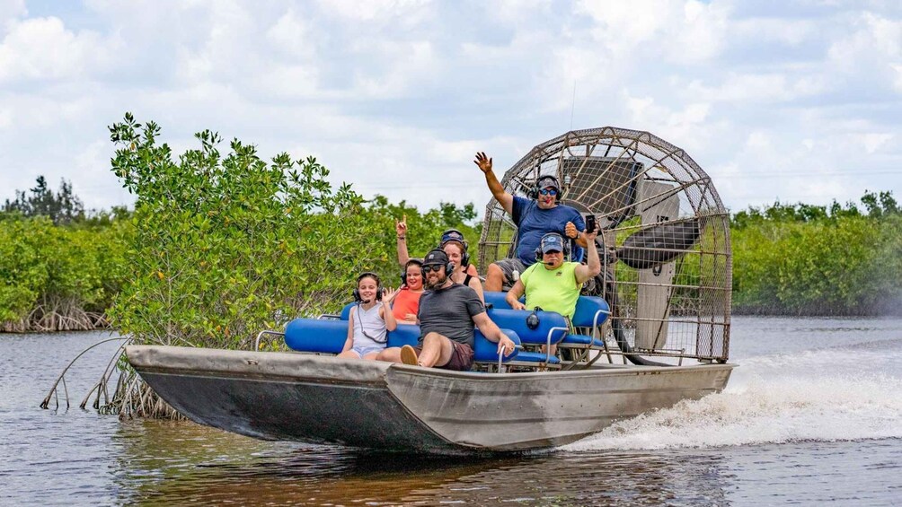 Everglades: Mangrove Maze Airboat Tour and Boardwalk