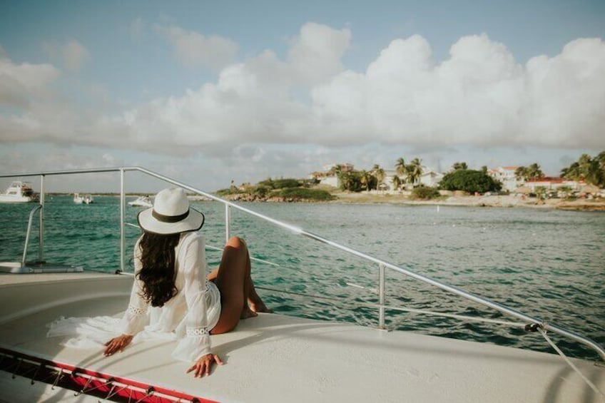 Guided Morning Sail Cruise to Boca Catalina with BBQ Lunch