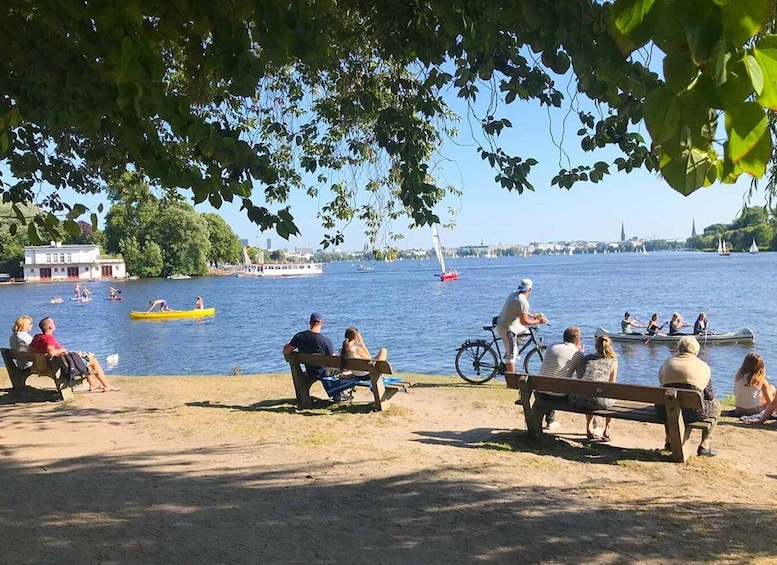 Hamburg: 3-Hour Bike Tour around the Outer Alster Lake