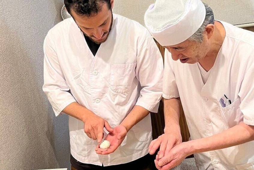 Sushi-making experience