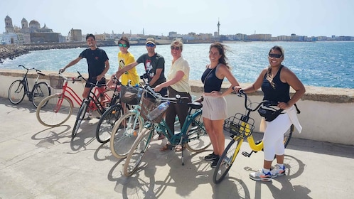 Cadiz: City Sightseeing Guided Tour by Bike