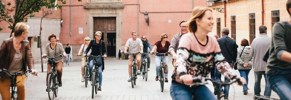 Picture 2 for Activity Cadiz: City Sightseeing Guided Tour by Bike