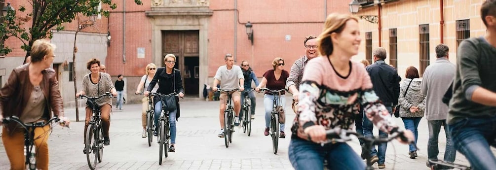 Picture 2 for Activity Cadiz: City Sightseeing Guided Tour by Bike