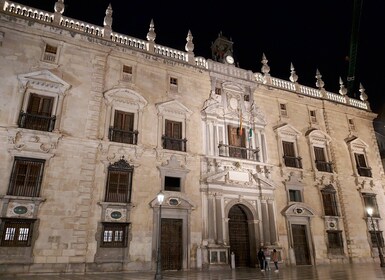 Granada: tour nocturno a pie de misterios y leyendas espeluznantes