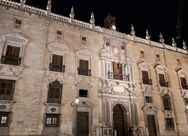 Granada: tour nocturno a pie de misterios y leyendas espeluznantes