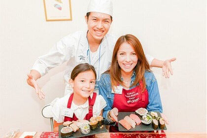 Sushi Making Class with English-Speaking Friendly Chef In Tokyo
