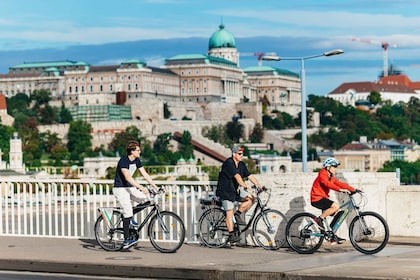 Boedapest: Grand Sightseeing Bike Tour