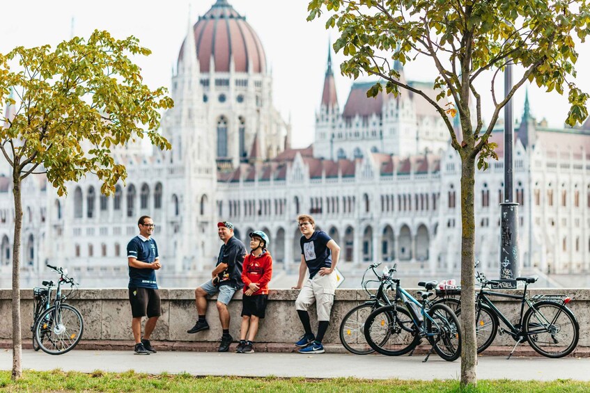 Picture 12 for Activity Budapest: Grand Sightseeing Bike Tour