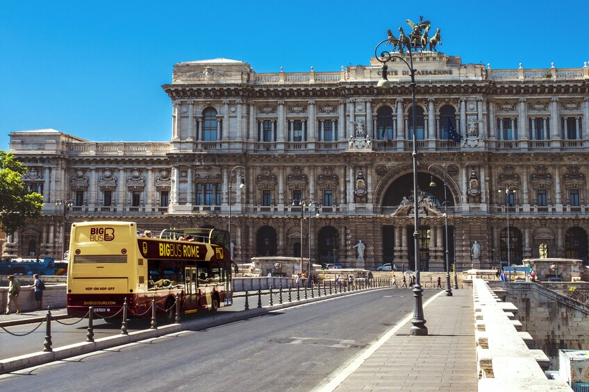 Discover Rome in Comfort; Rome Port Transfers with Hop-On-Hop-Off Buses