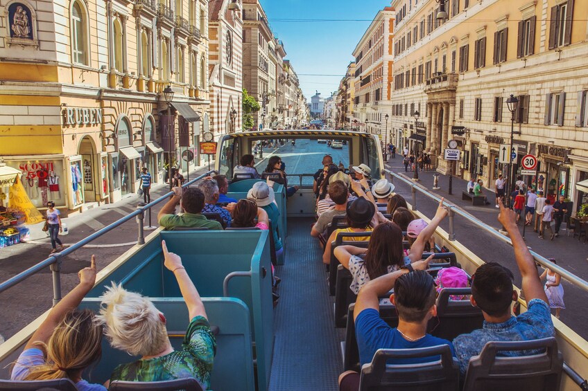 Discover Rome in Comfort; Rome Port Transfers with Hop-On-Hop-Off Buses