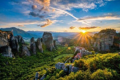 Mercedes Private Full Day Tour to Meteora-Thermopylae- Delphi