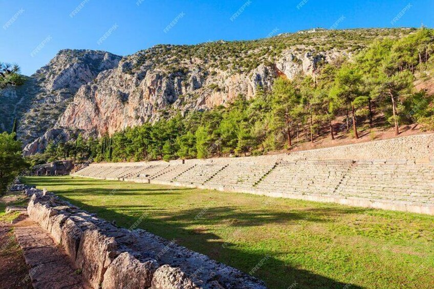 Mercedes Private Full-Day Tour from Athens to Delphi and Arachova 