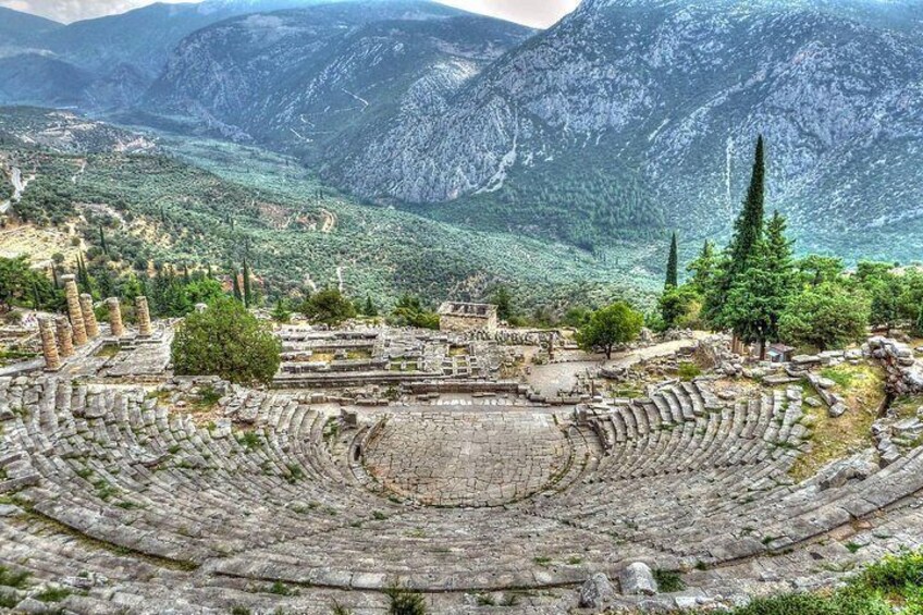 Mercedes Private Full-Day Tour from Athens to Delphi and Arachova 