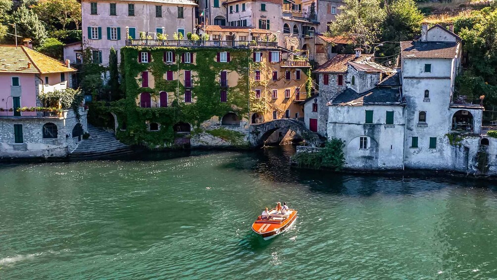 Picture 2 for Activity Lake Como: Classic Boat Private Tour